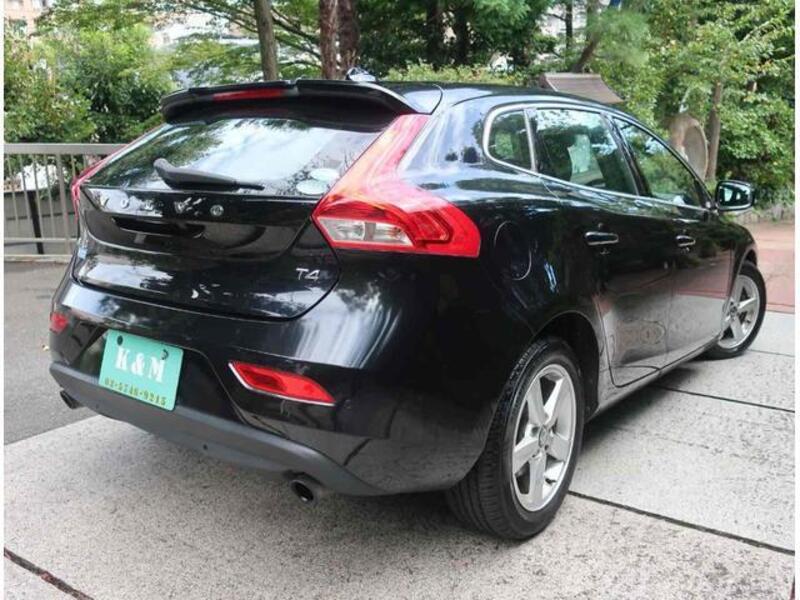 V40