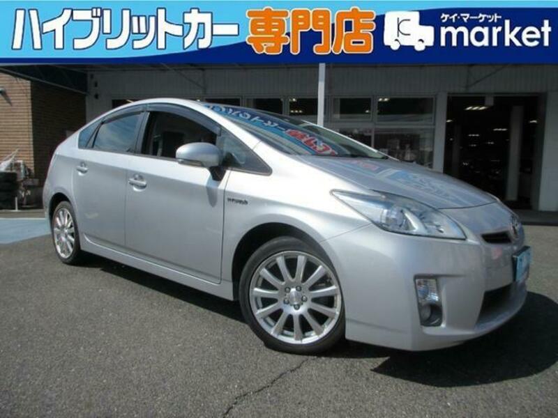 TOYOTA PRIUS