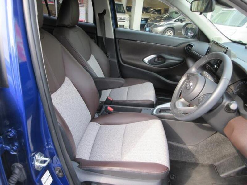 YARIS CROSS