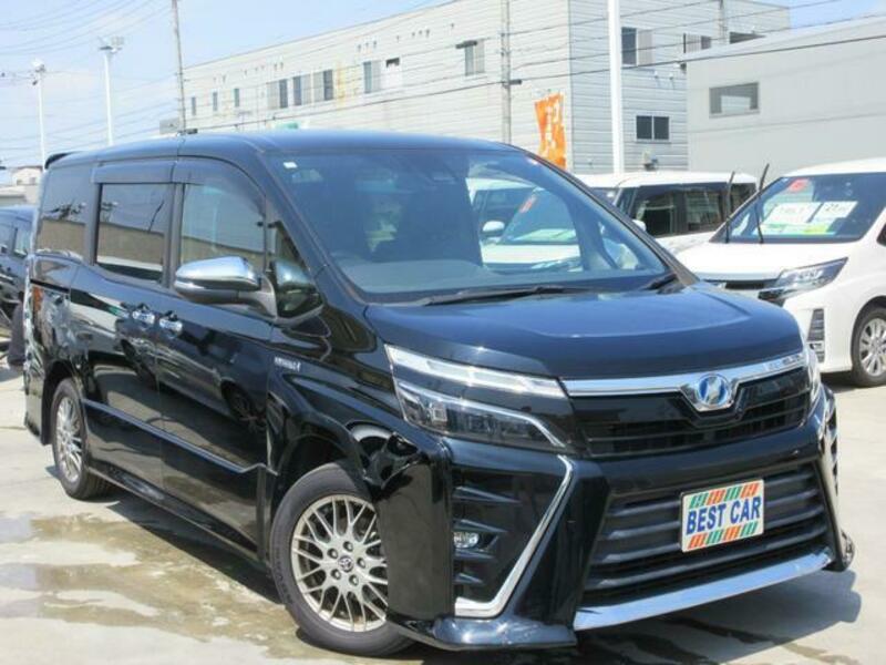 TOYOTA VOXY