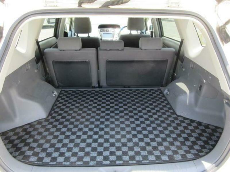 PRIUS ALPHA