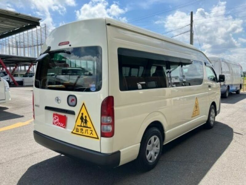 HIACE COMMUTER