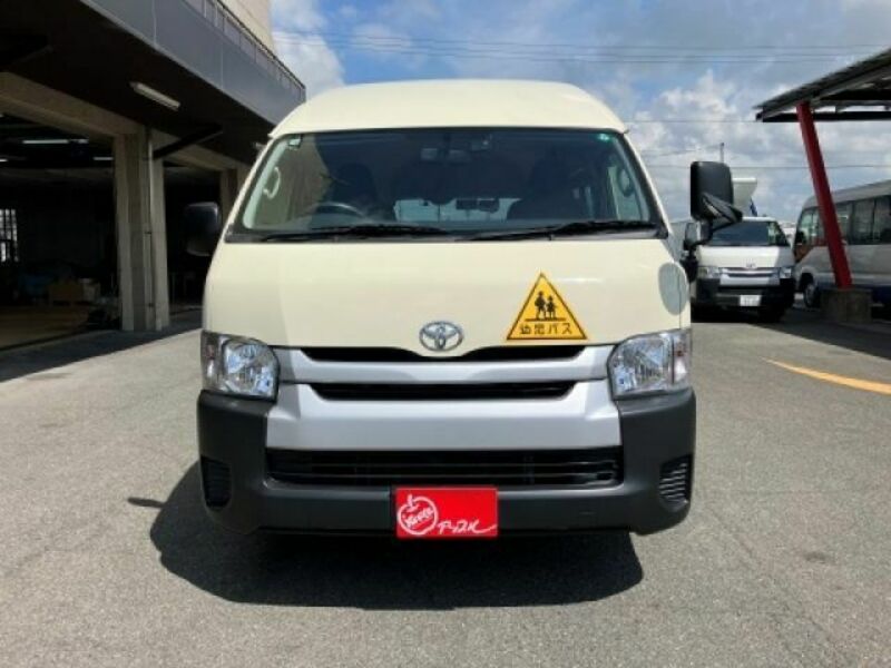 HIACE COMMUTER