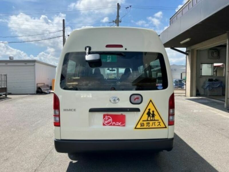 HIACE COMMUTER
