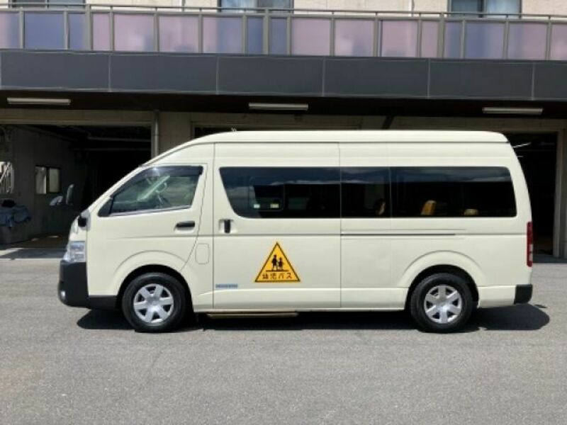 HIACE COMMUTER
