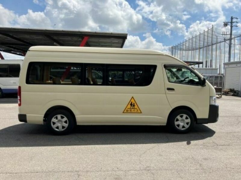 HIACE COMMUTER