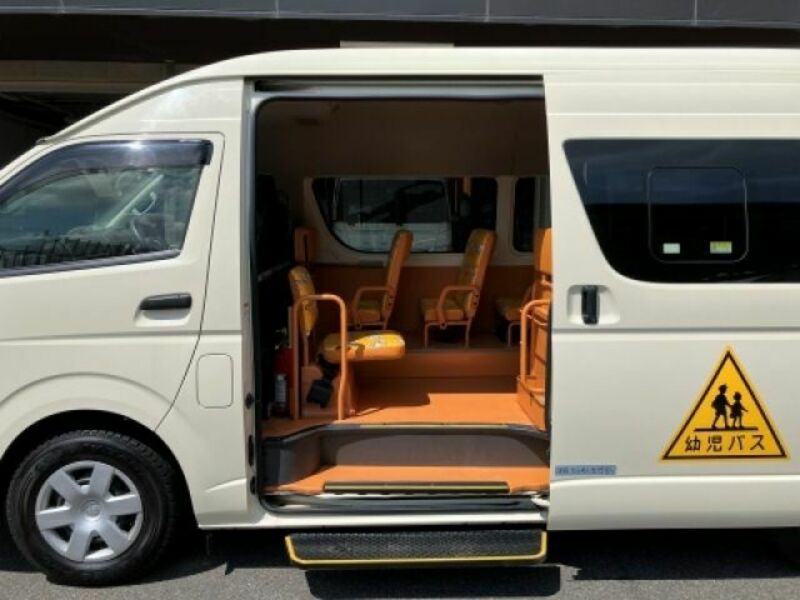 HIACE COMMUTER