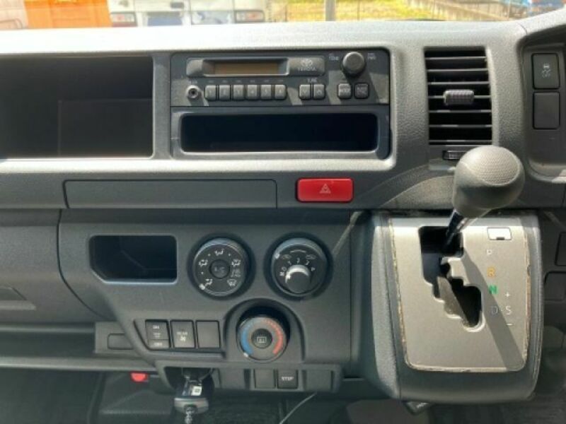 HIACE COMMUTER