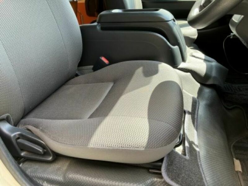HIACE COMMUTER