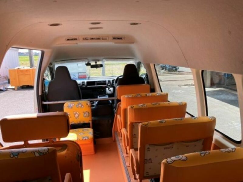HIACE COMMUTER