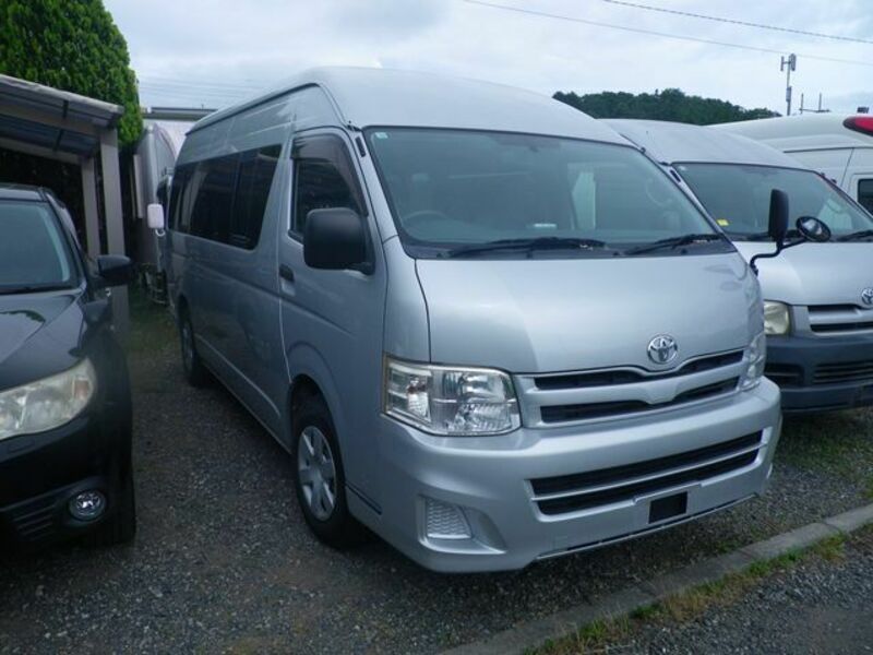 TOYOTA HIACE COMMUTER
