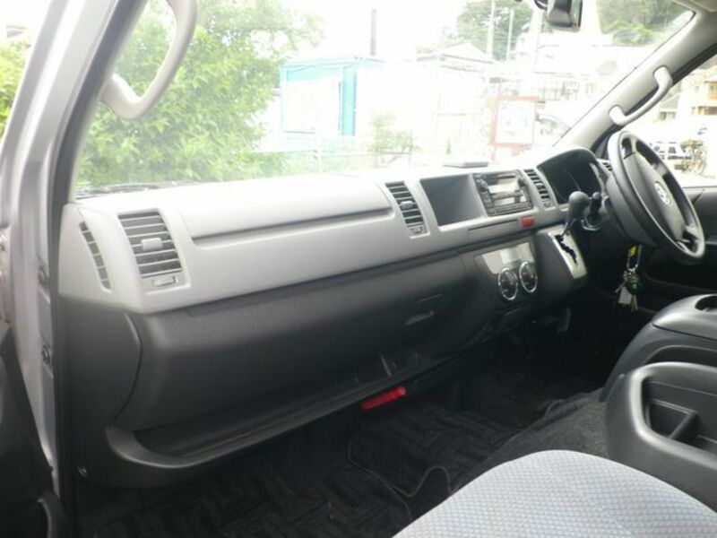 HIACE COMMUTER