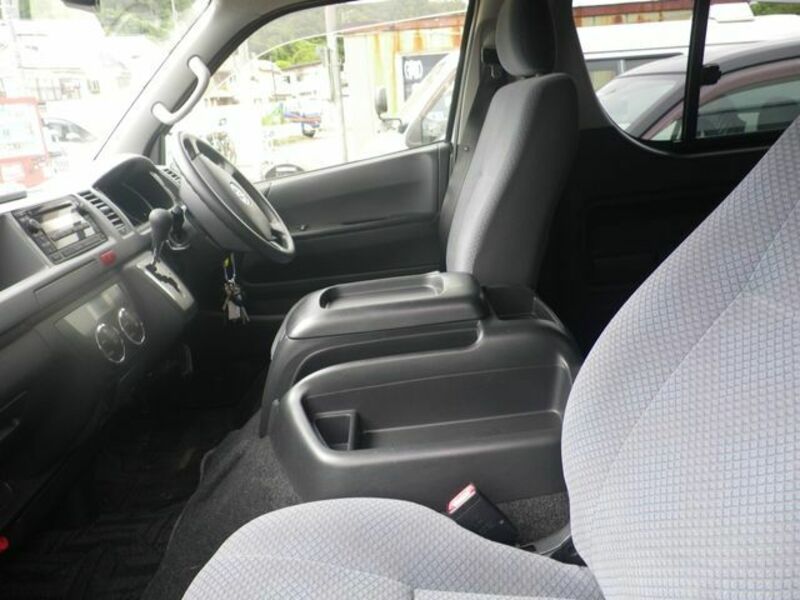 HIACE COMMUTER
