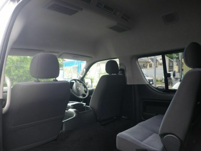 HIACE COMMUTER