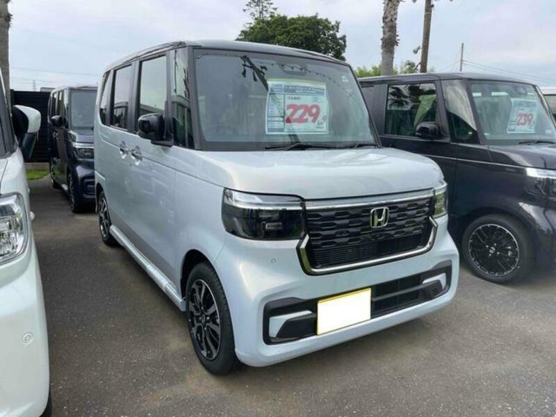 N BOX CUSTOM