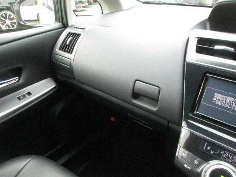 PRIUS ALPHA