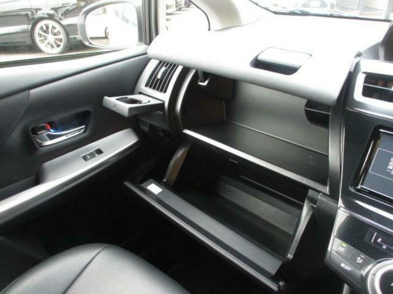 PRIUS ALPHA