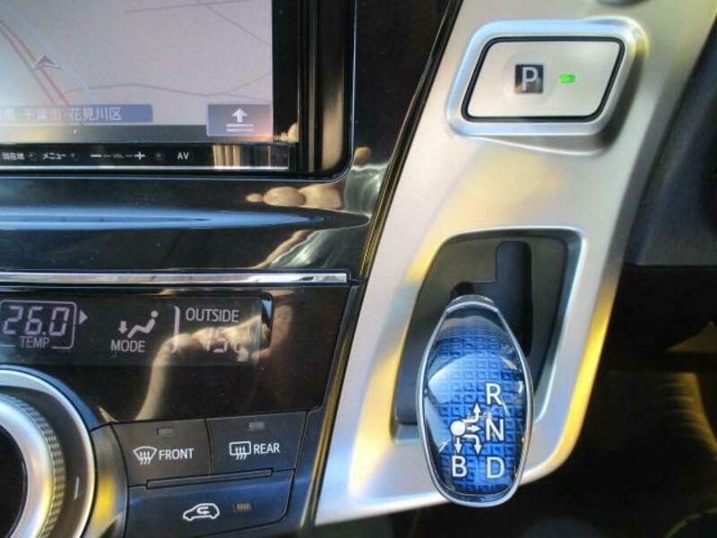 PRIUS ALPHA