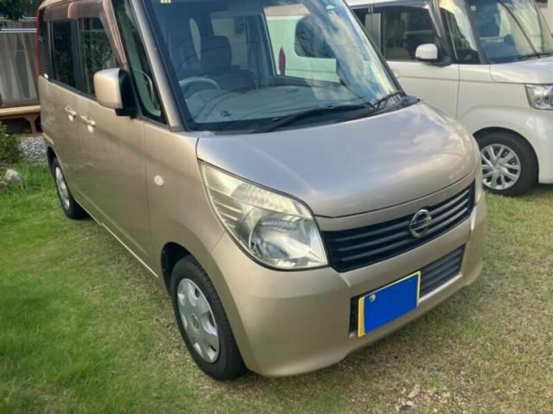 NISSAN ROOX