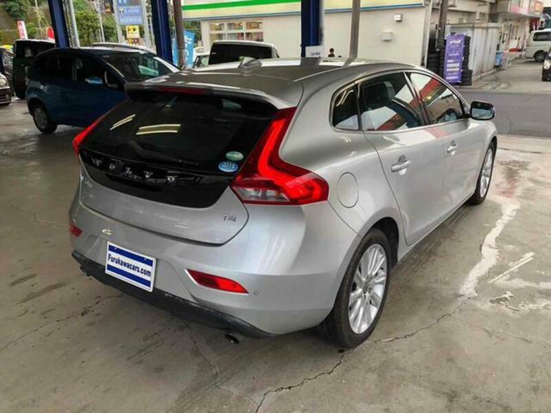V40
