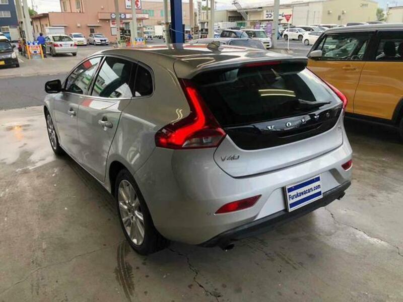 V40