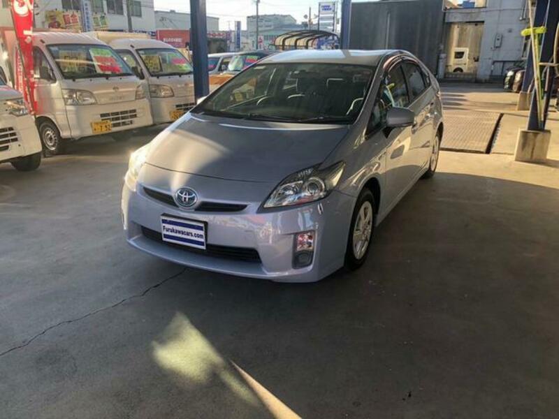 TOYOTA PRIUS