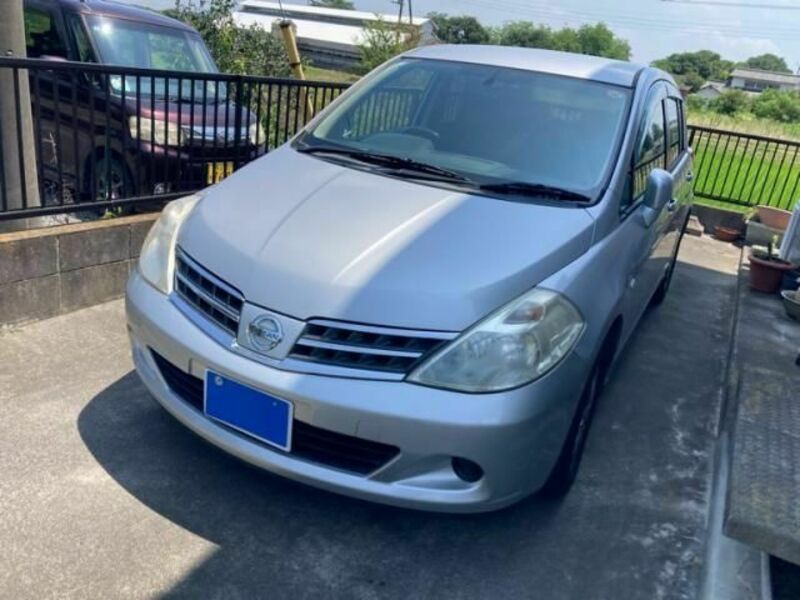 NISSAN TIIDA