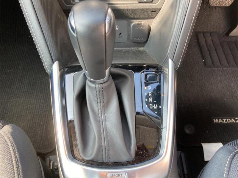 MAZDA2