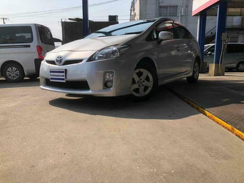TOYOTA PRIUS