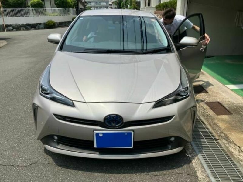 TOYOTA PRIUS