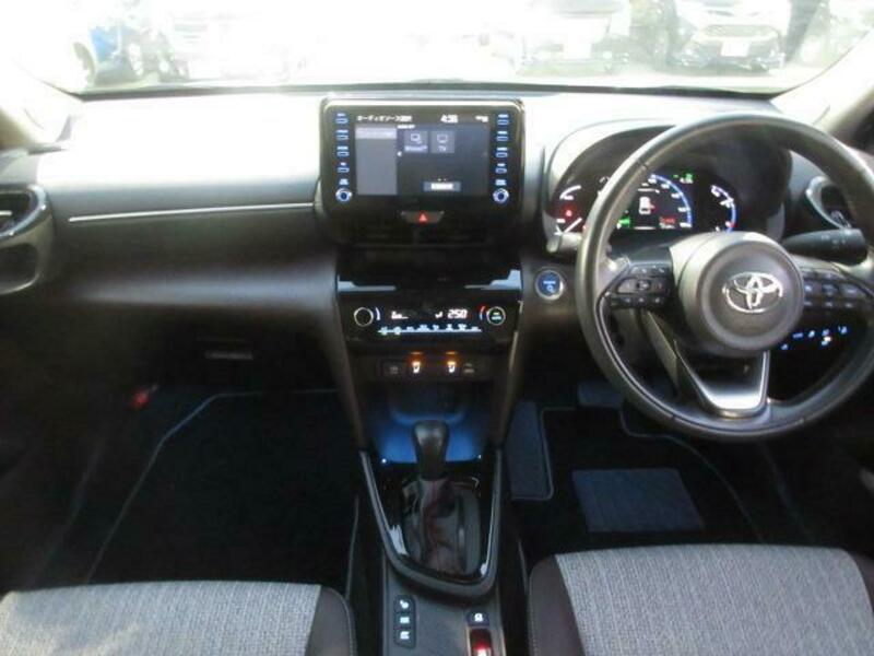 YARIS CROSS
