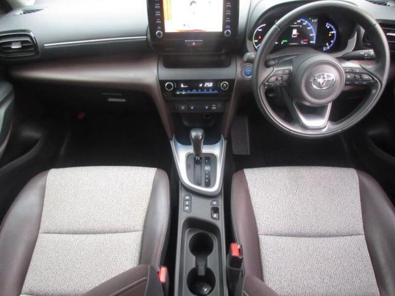 YARIS CROSS