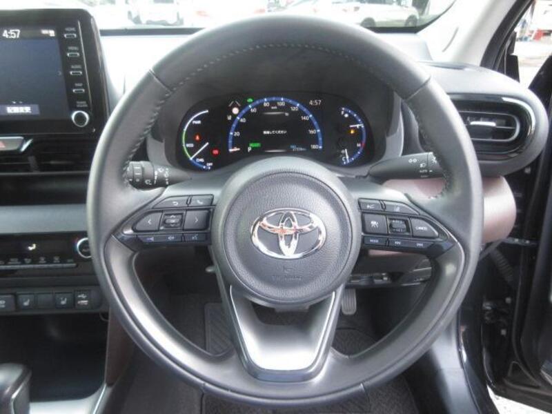 YARIS CROSS