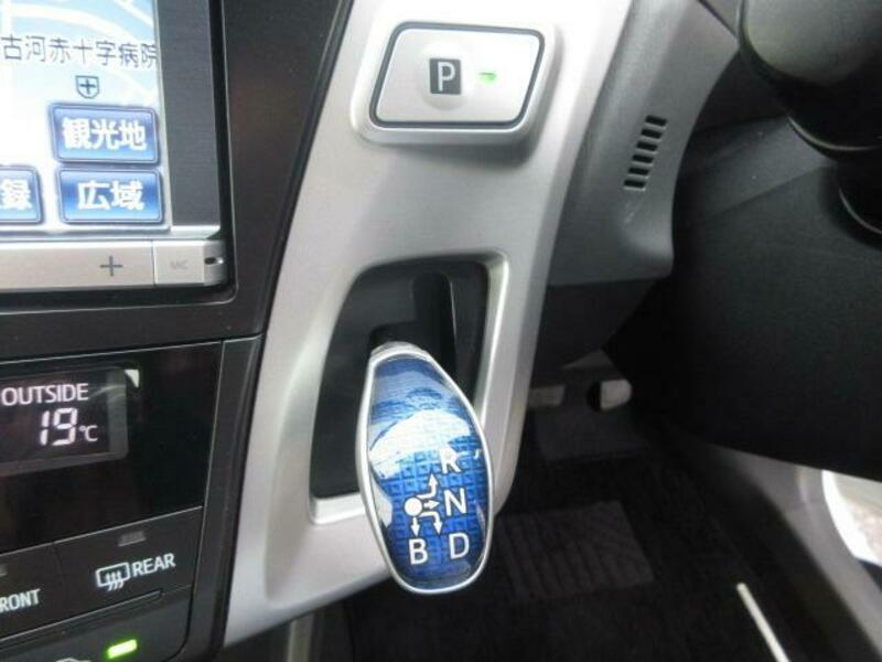 PRIUS ALPHA