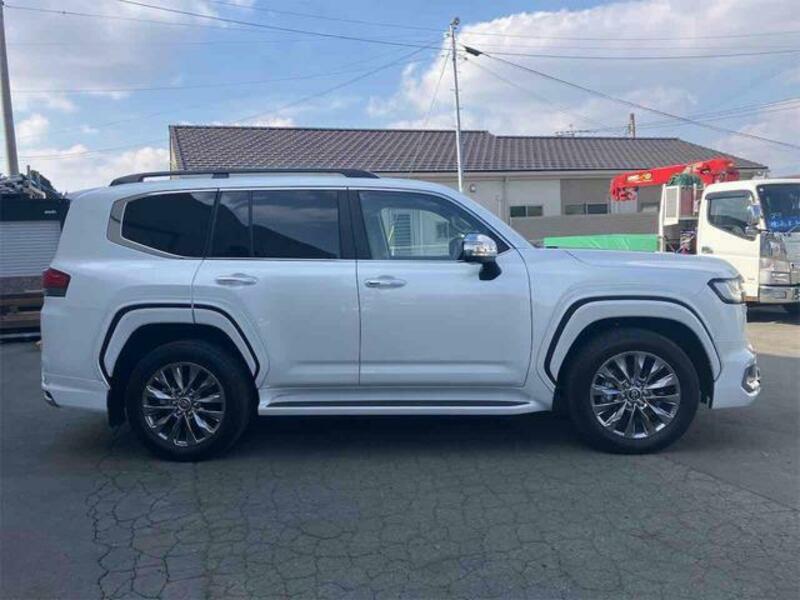 LAND CRUISER