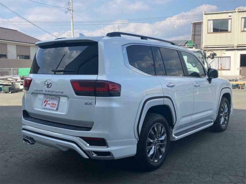 LAND CRUISER