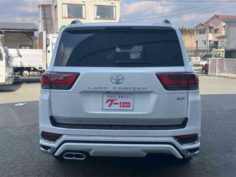 LAND CRUISER