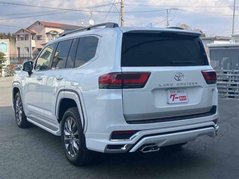 LAND CRUISER