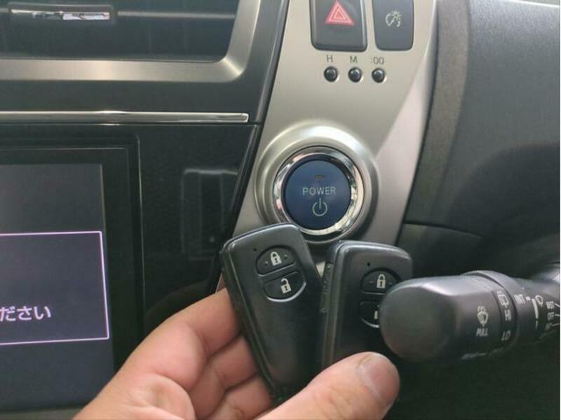 PRIUS ALPHA