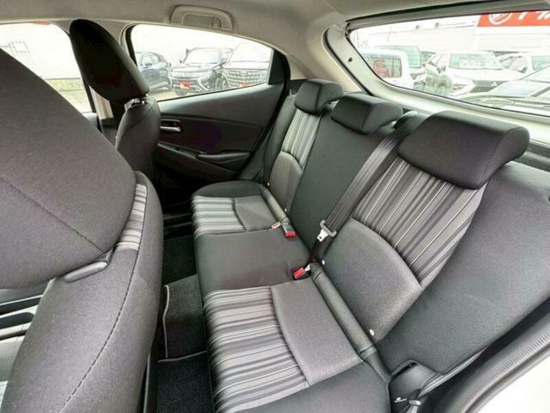 MAZDA2