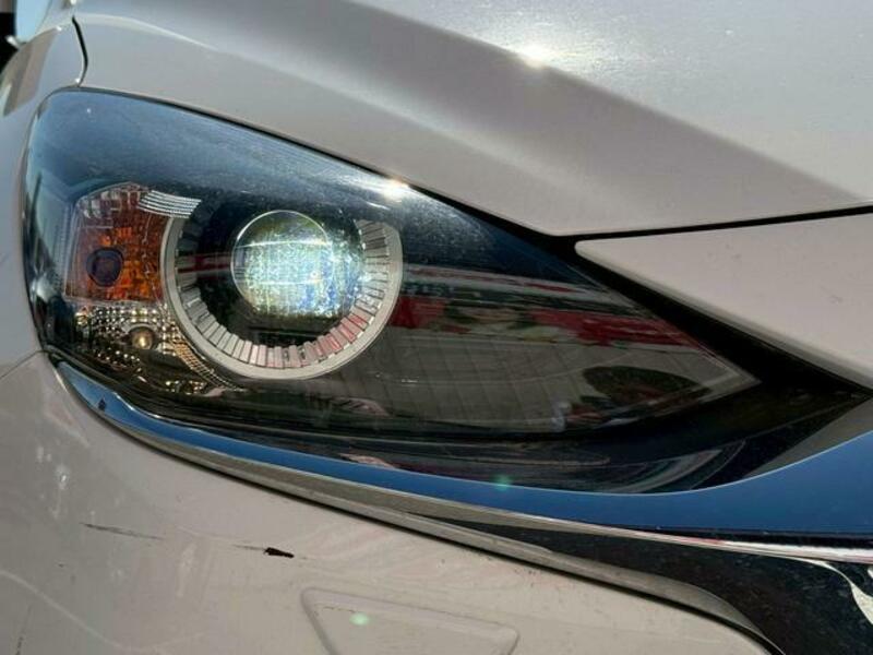 MAZDA2