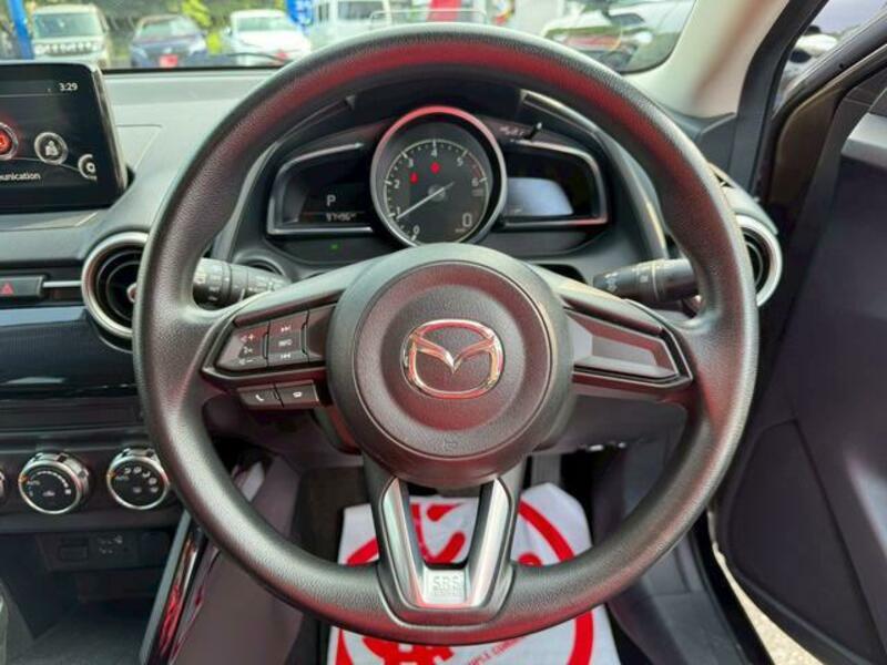 MAZDA2
