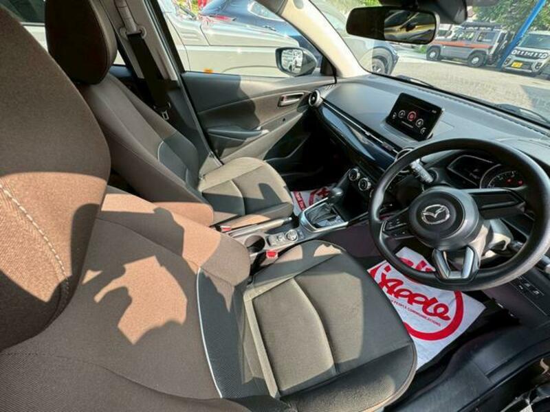 MAZDA2