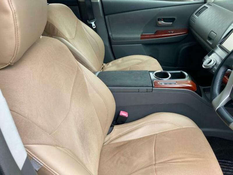 PRIUS ALPHA