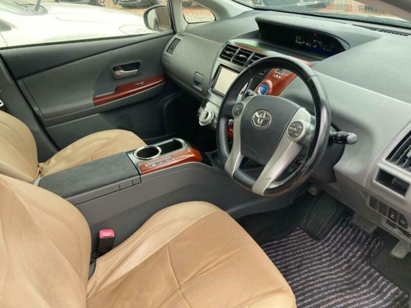 PRIUS ALPHA