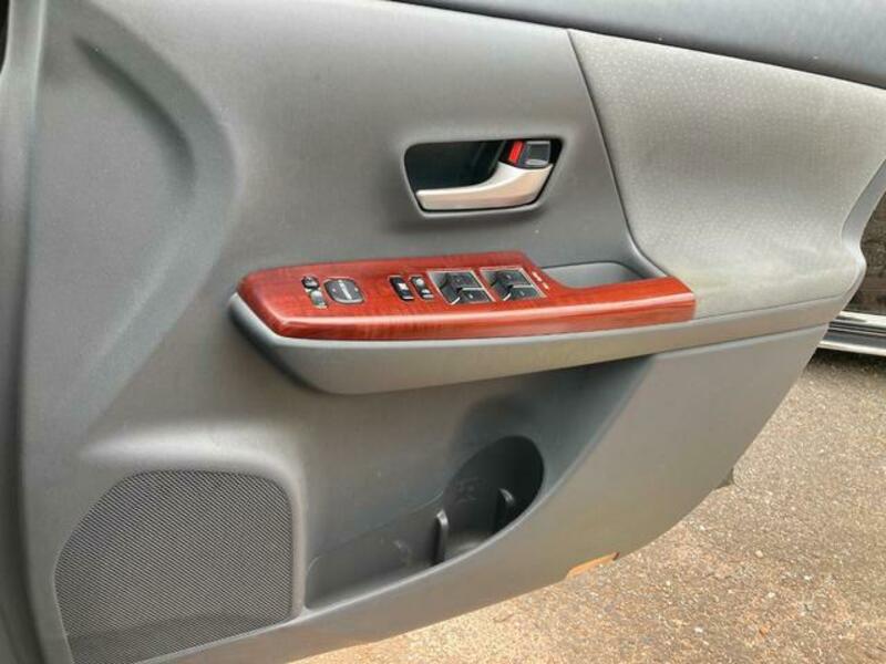 PRIUS ALPHA
