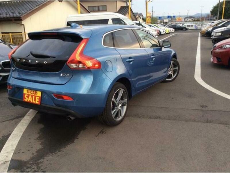 V40