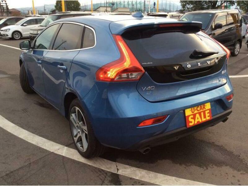 V40