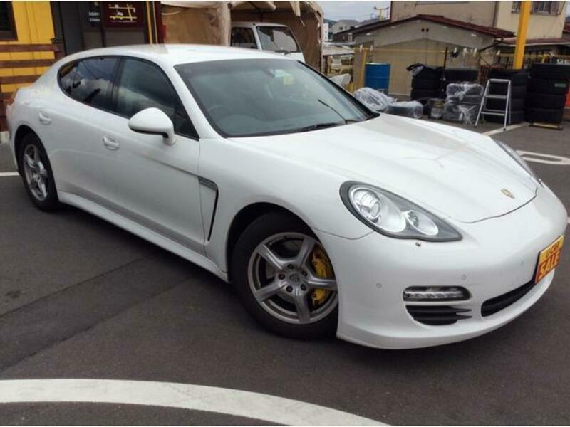 PORSCHE PANAMERA