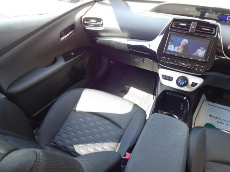 PRIUS PHV